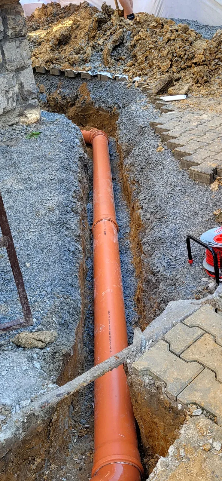 Usazení KG potrubí ve výkopu